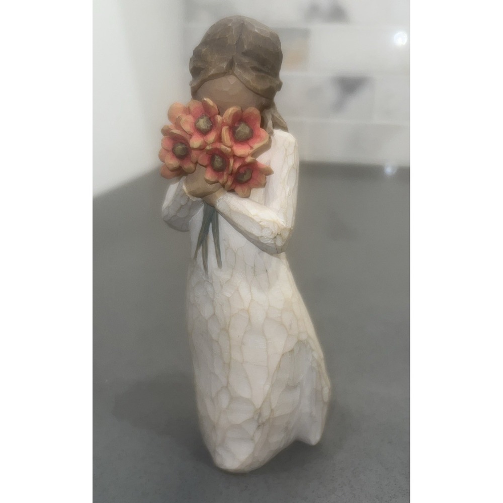 Willow Tree  "Surrounded by Love"  Figurine Demdaco 2009 - by Susan Lordi